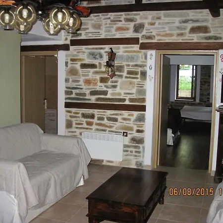 Ground Floor Stonehouse With Yard Semesterbostad