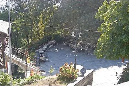 Ground Floor Stonehouse With Yard Semesterbostad