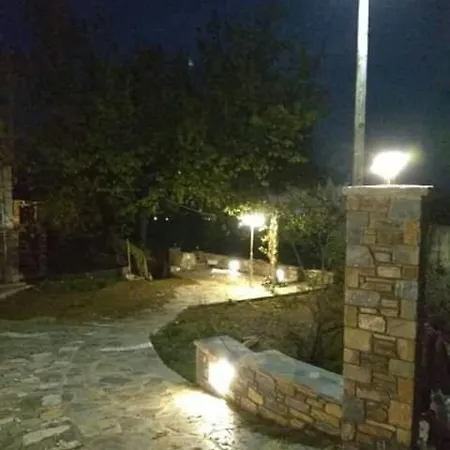 Ground Floor Stonehouse With Yard