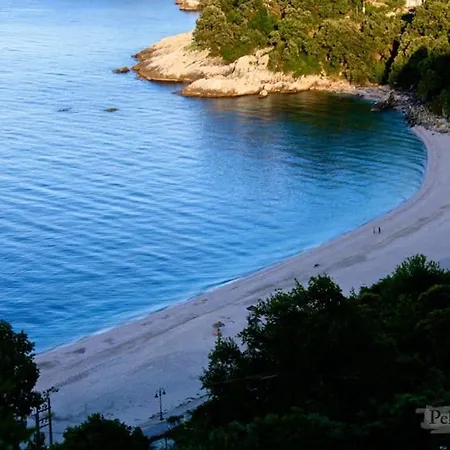 Ground Floor Stonehouse With Yard *