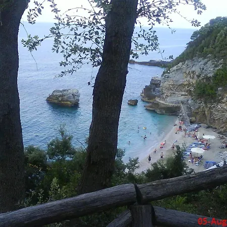 Semesterbostad Ground Floor Stonehouse With Yard